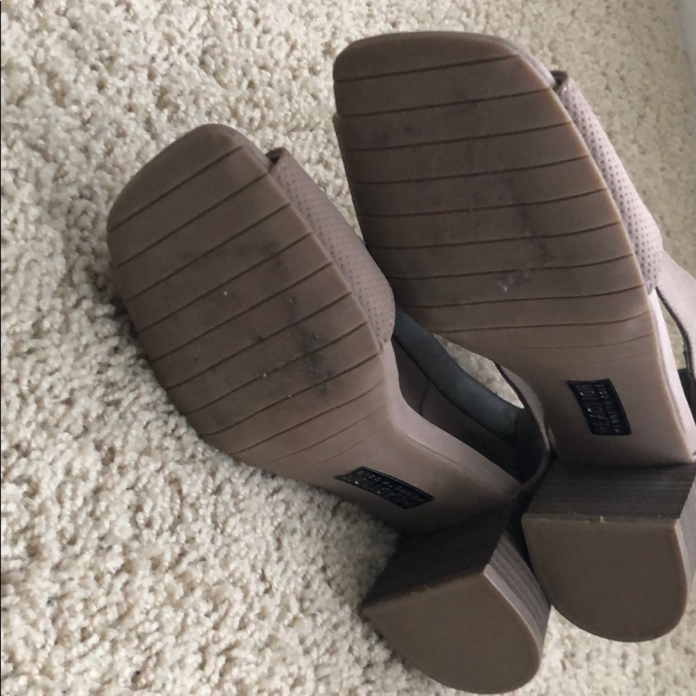 KENNETH COLE CUTOUT SANDAL - Picture 5 of 7